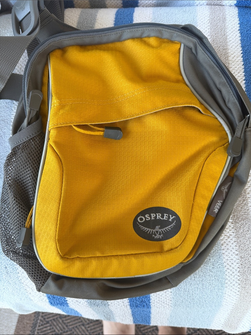 OSPREY Veer Crossbody Mustard Yellow & Gray Sling Backpack. Nice!